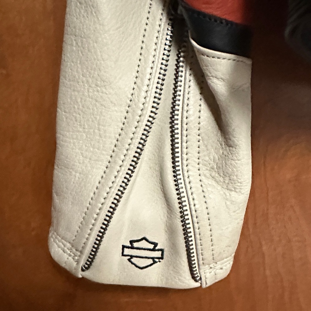 Harley-Davidson Black and Cream Leather Jacket - Picture 4 of 13